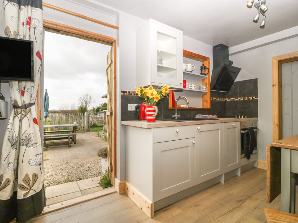 Cottage | Private kitchen | Fridge, microwave, dishwasher, electric kettle