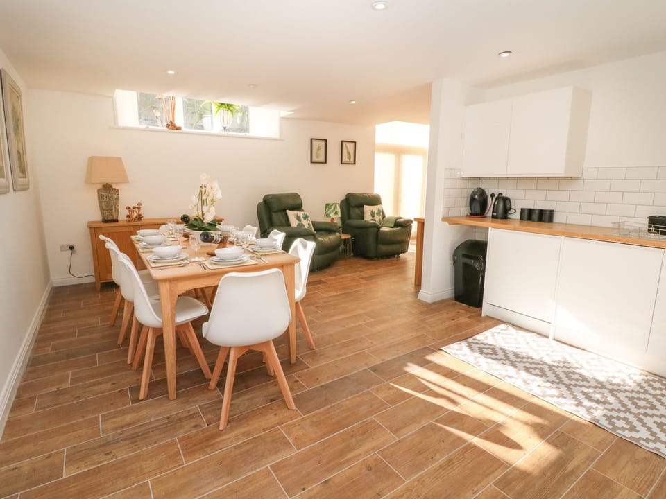 Cottage | Private kitchen | Fridge, microwave, dishwasher, electric kettle