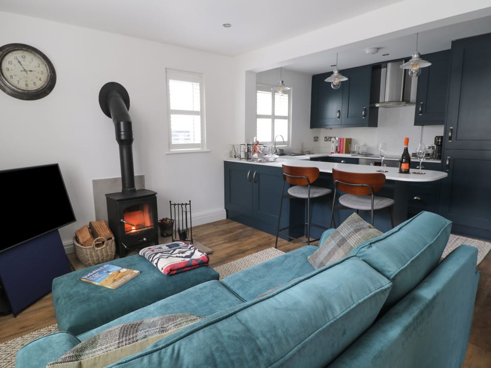 Cottage | Living room | Fireplace