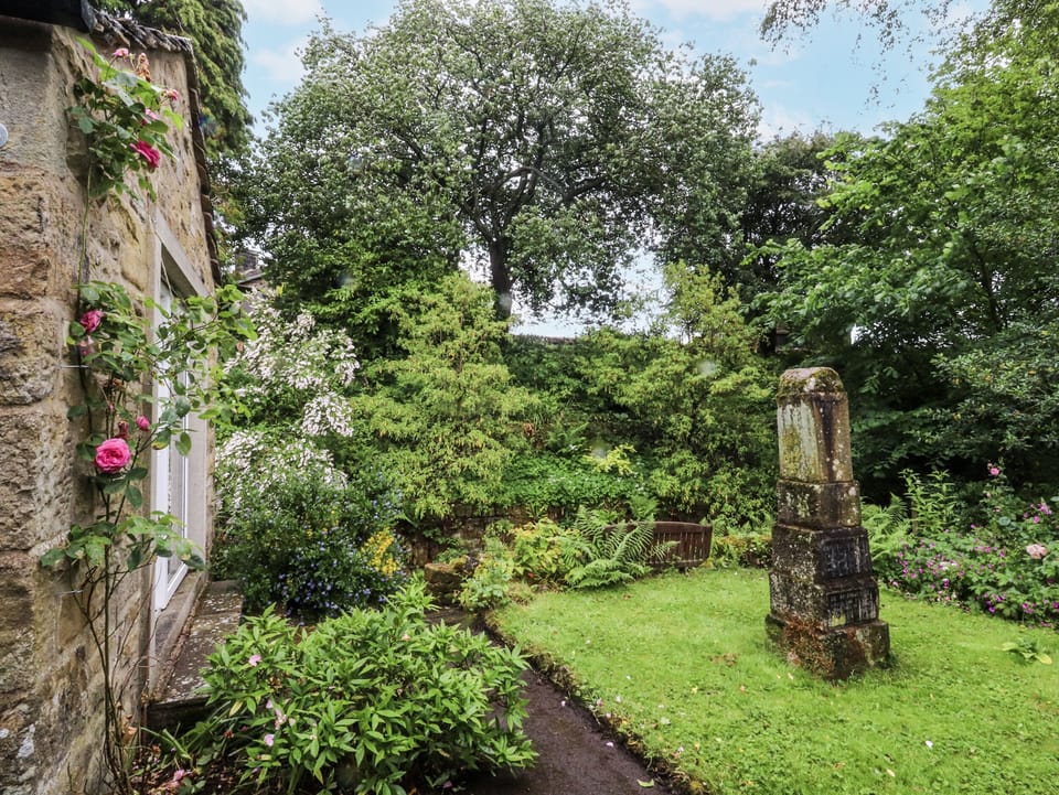 Cottage | Property grounds