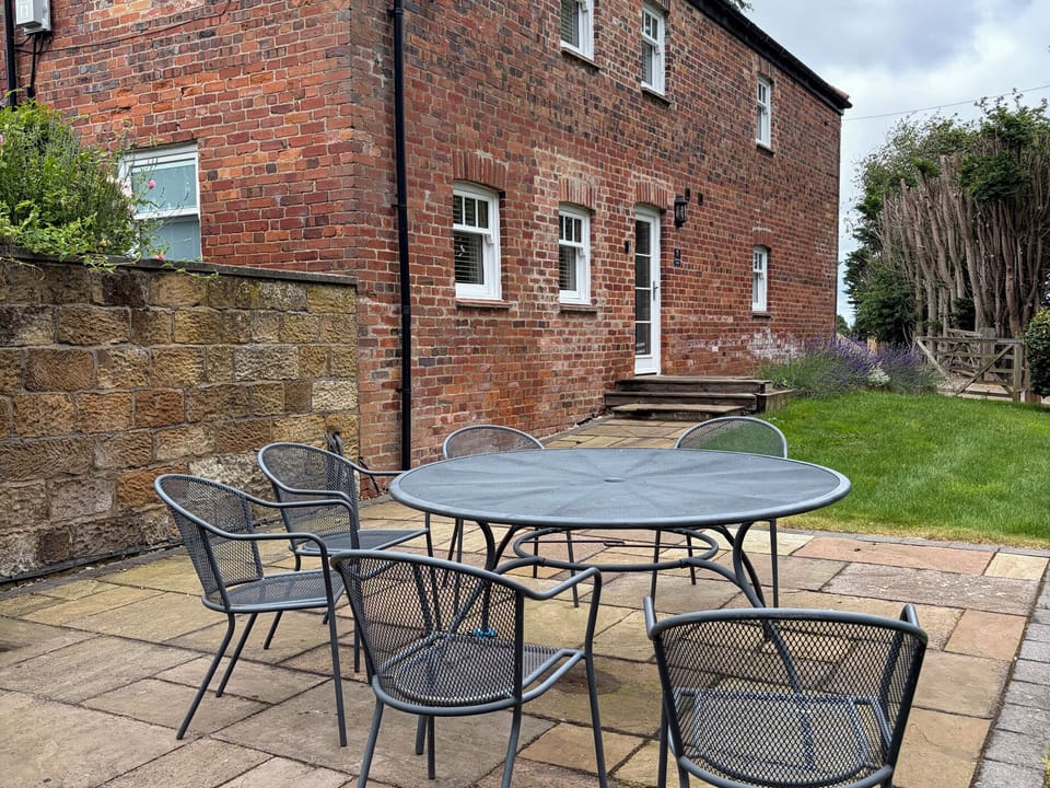 Cottage | Outdoor dining