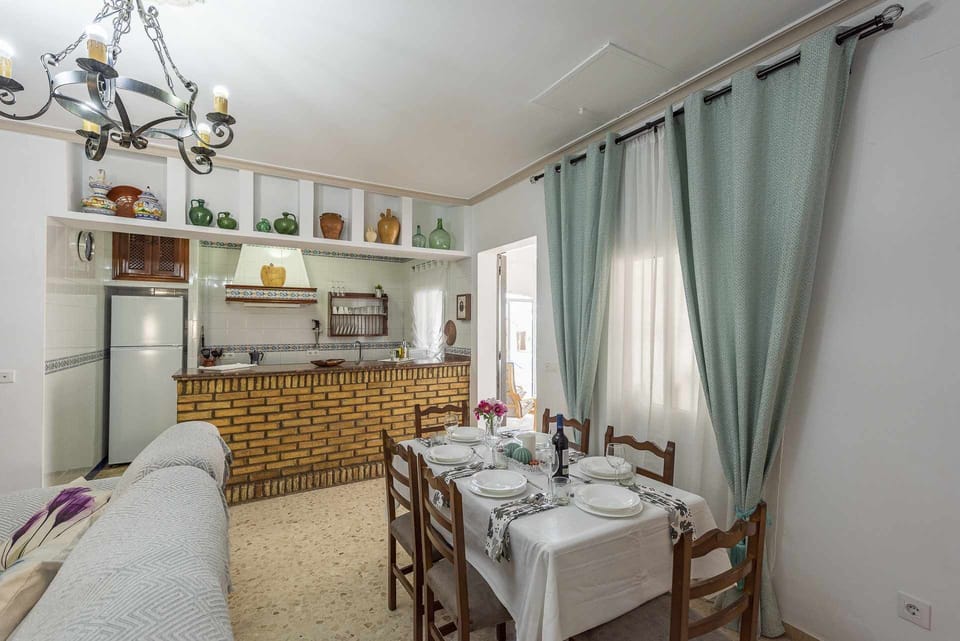Kitchen or kitchenette,Dining area