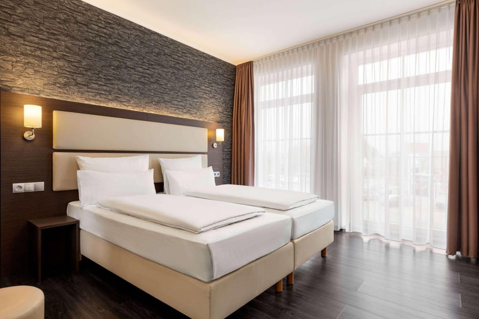 Premium bedding, free minibar, in-room safe, desk