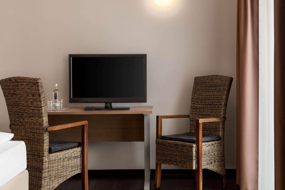 Premium bedding, free minibar, in-room safe, desk
