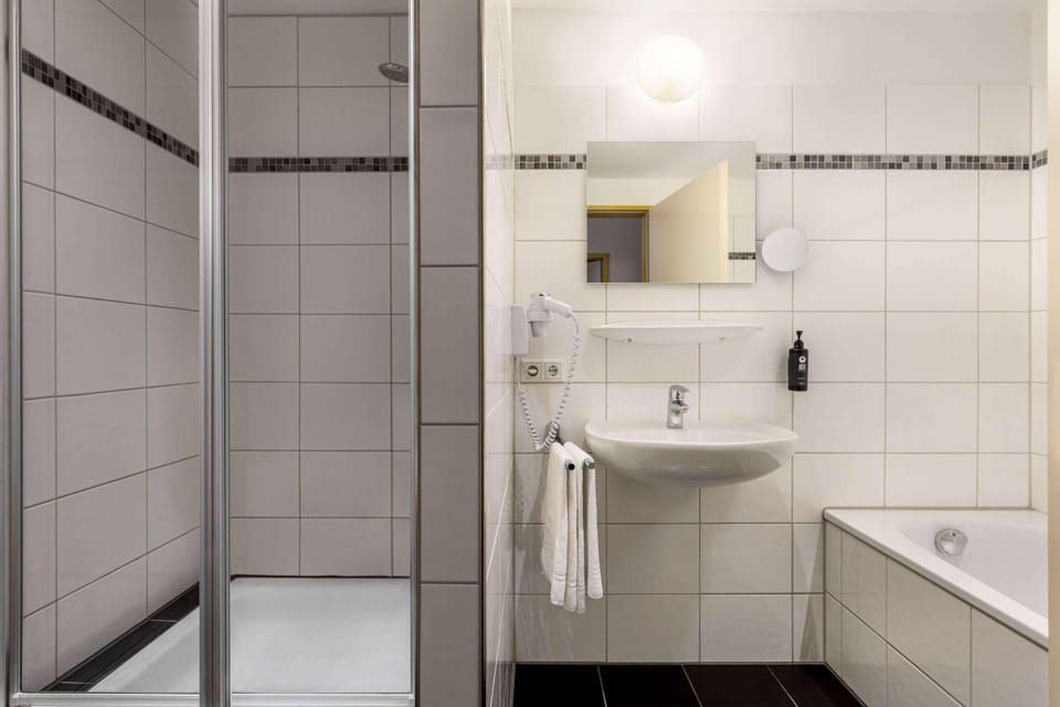 Premium bedding, free minibar, in-room safe, desk