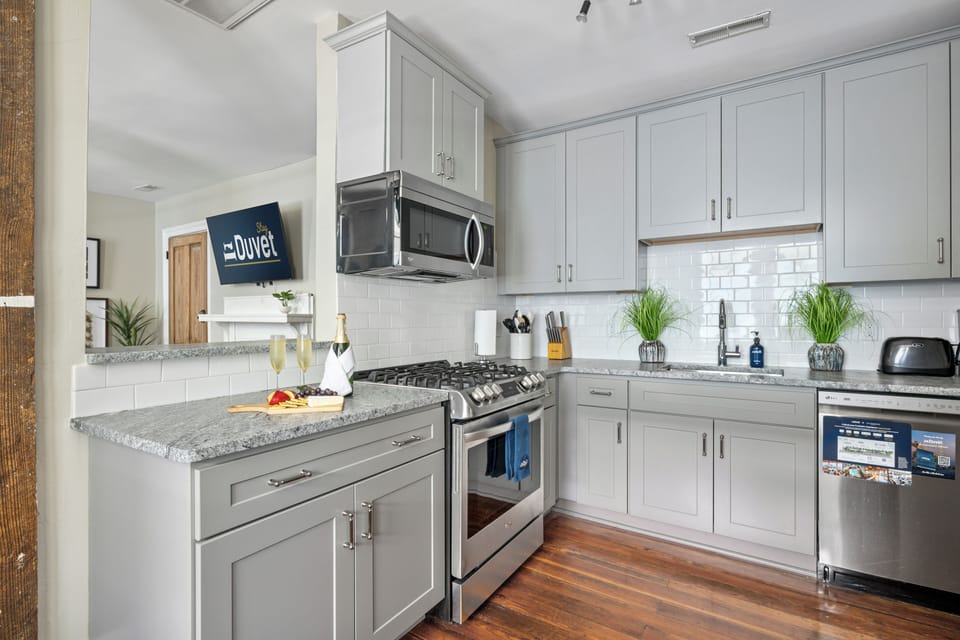 Savor Southern History | Lewis Court - Suite B