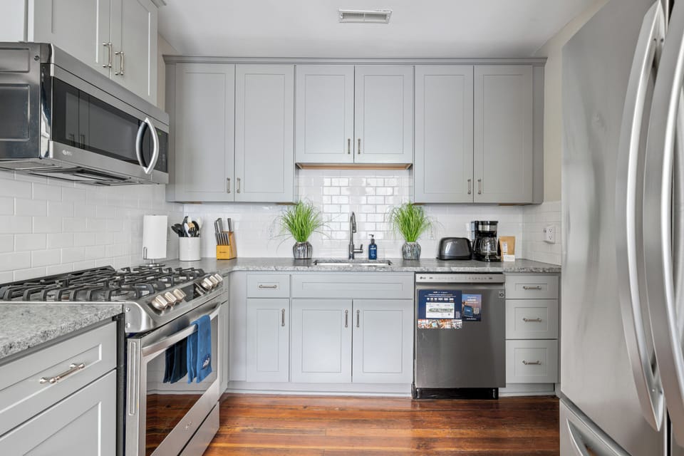 Savor Southern History | Lewis Court - Suite B
