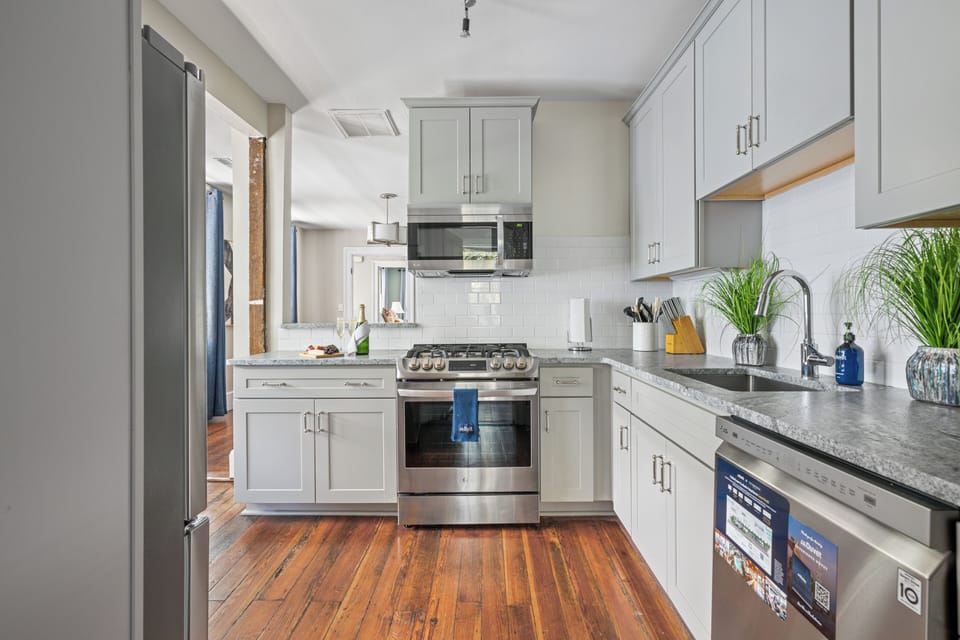 Savor Southern History | Lewis Court - Suite B