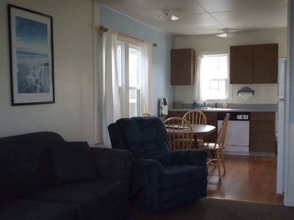Dog Friendly Classic Cottage, 2 Queen Beds and Sofa Bed with Kitchen | Living area | 32-inch flat-screen TV with cable channels, TV, books