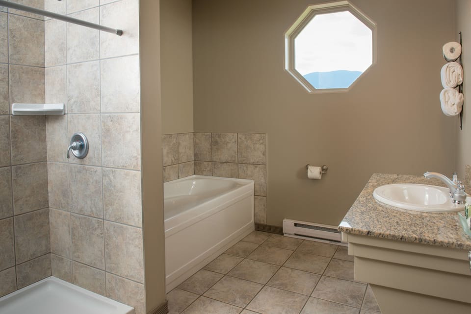 Hilltop Inn Hotel in Salmon Arm