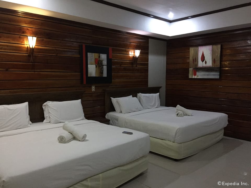 Executive Family Room | Rollaway beds, bed sheets