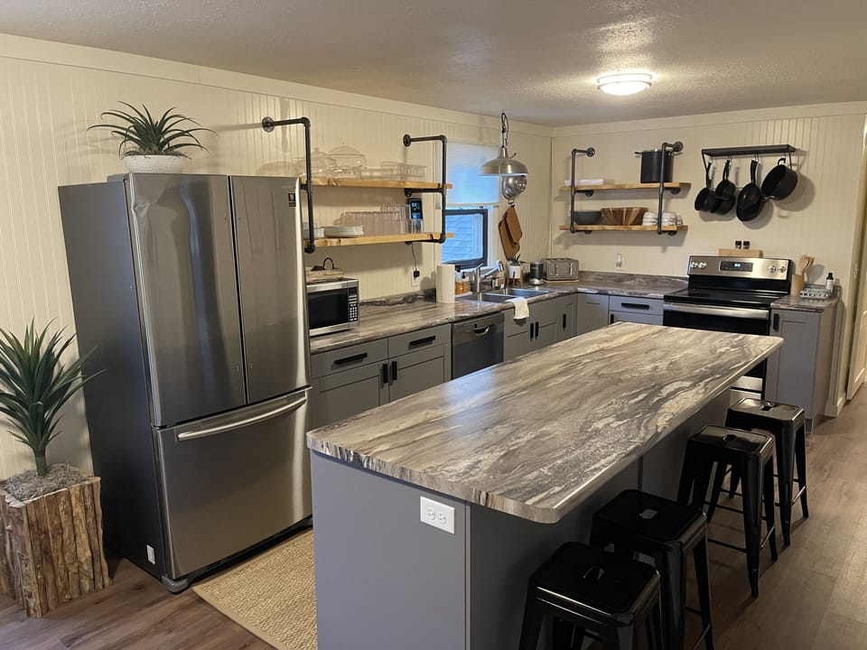 Kitchen: fully equipped, see description for what's included.