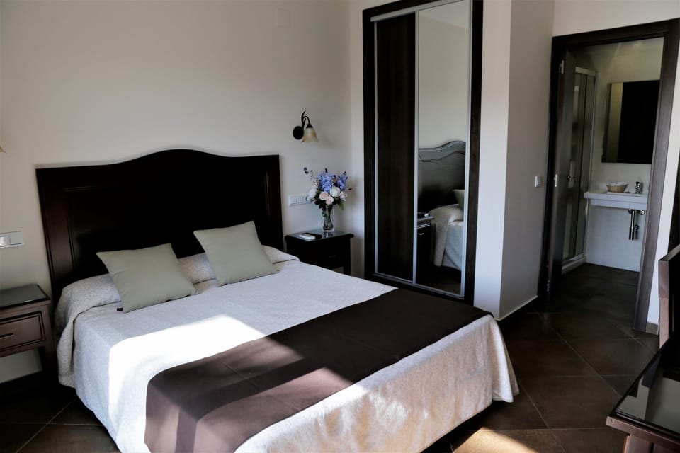 Double Room, Balcony | Minibar, in-room safe, desk, soundproofing