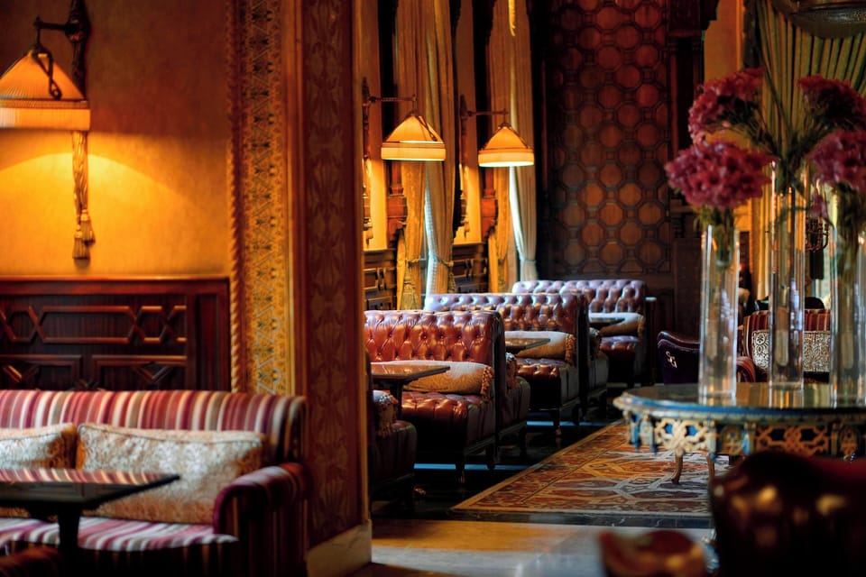14 restaurants; breakfast, lunch, and dinner served