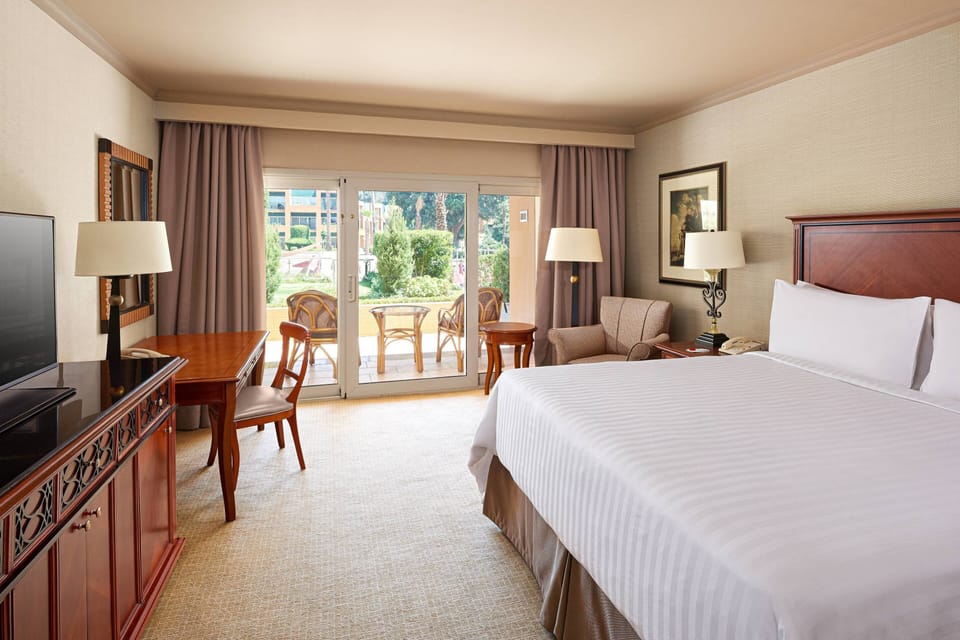 Deluxe Room, 1 King Bed, Balcony | Minibar, in-room safe, desk, laptop workspace