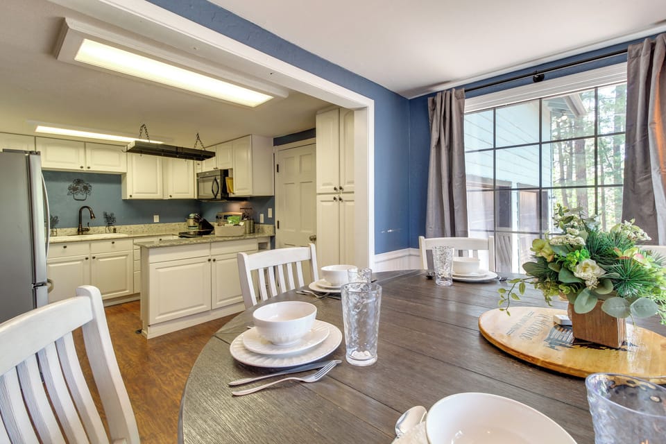 House Interior | Dining Area | Central Heating | Dishware/Flatware
