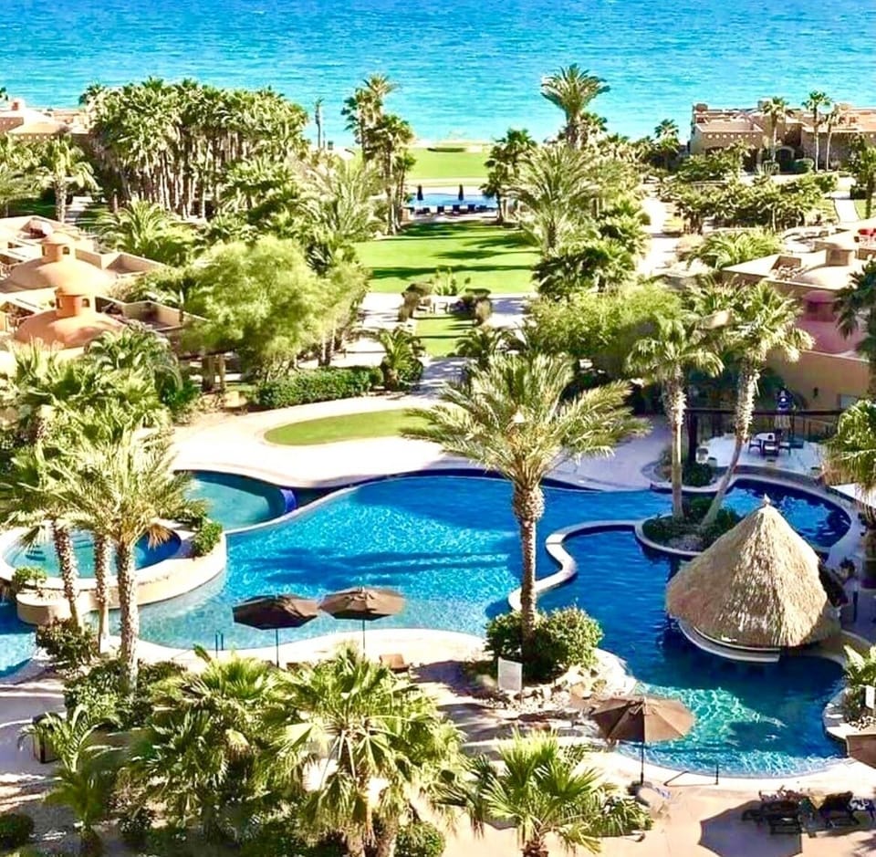 Spectacular Bella Sirena - the Premier Resort on Sandy Beach