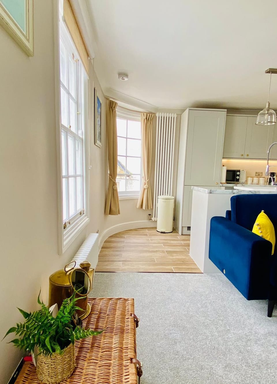 A beautiful bright room, it has two large sash windows as well as a bay window