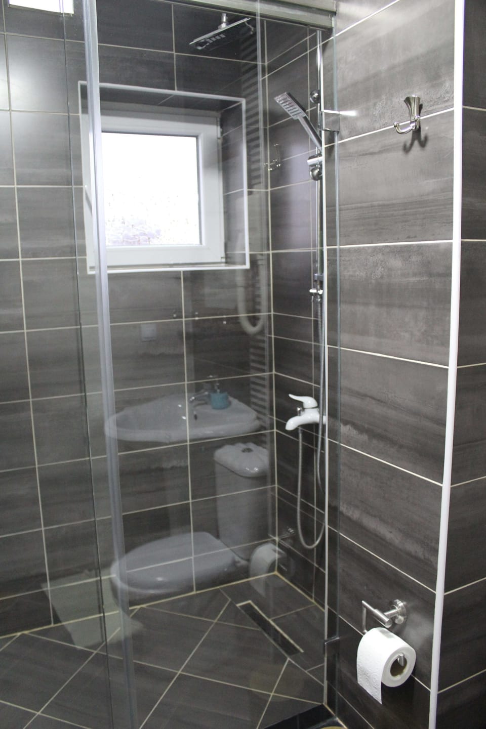 Economy Single Room, 1 Twin Bed, Non Smoking | Bathroom | Shower, hydromassage showerhead, free toiletries, hair dryer
