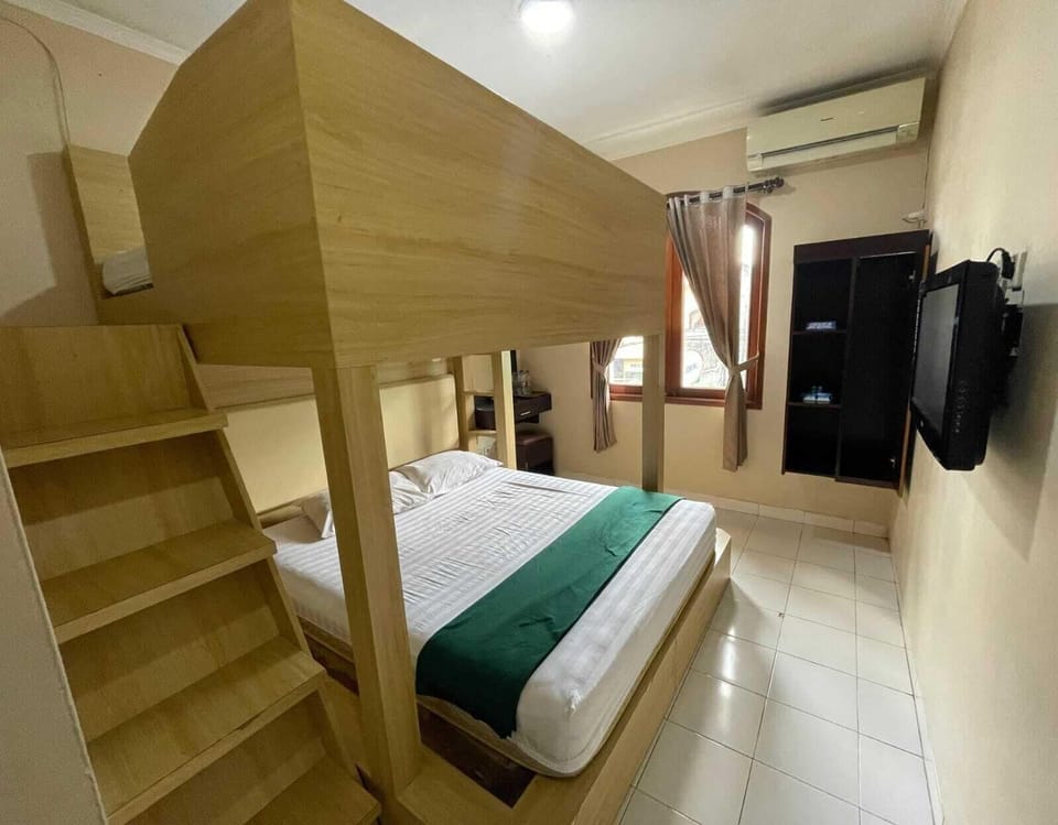 Standard Quadruple Room | Free WiFi, bed sheets