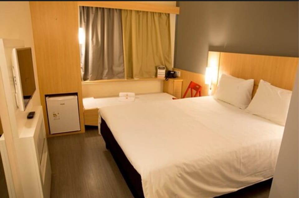 Standard Room, 1 Double Bed | 2 bedrooms, minibar, in-room safe, desk