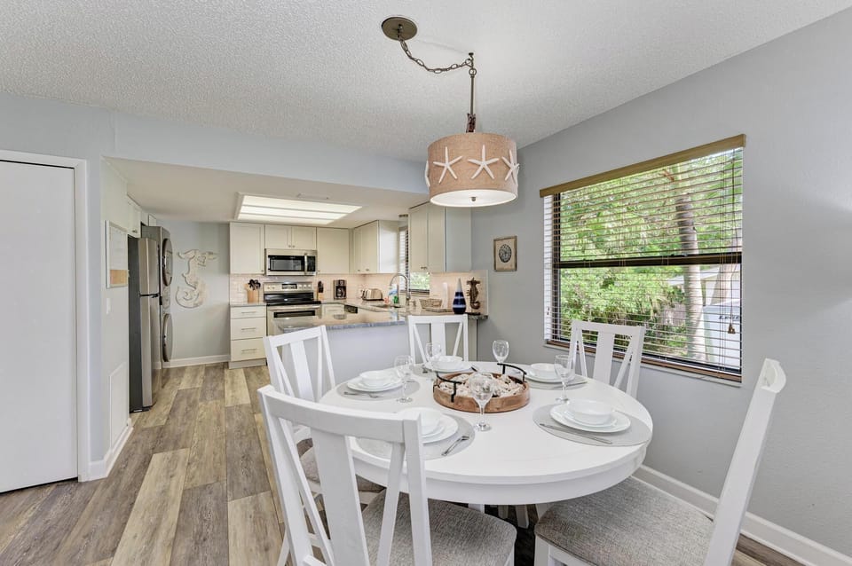 Hideaway Dining Room (1)