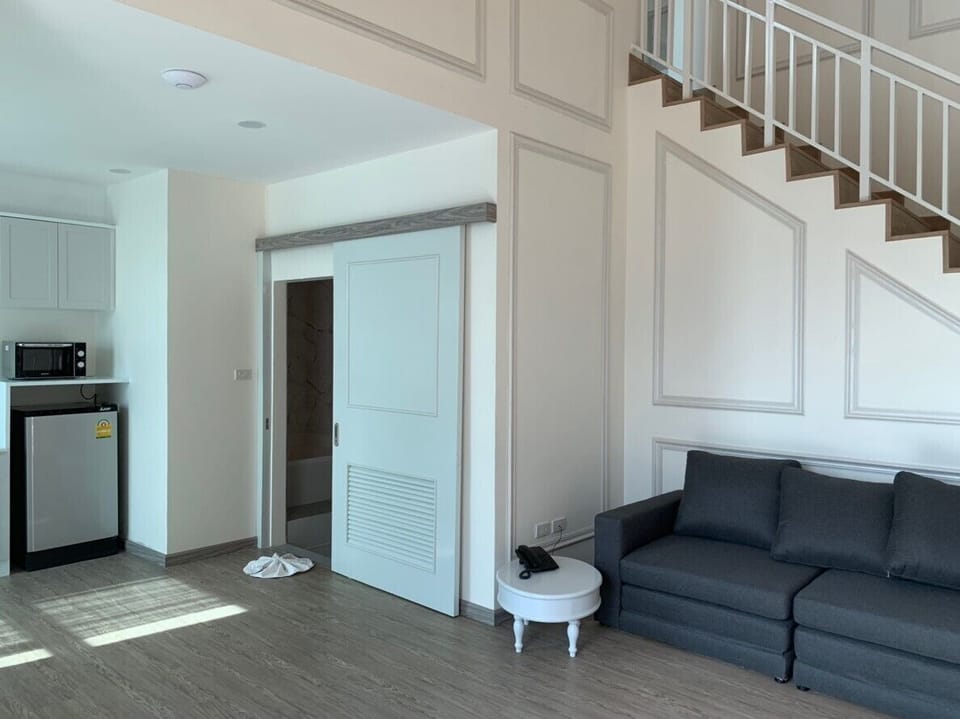 Family Duplex Suite (No Elevator) | Living area | 42-inch Smart TV with cable channels