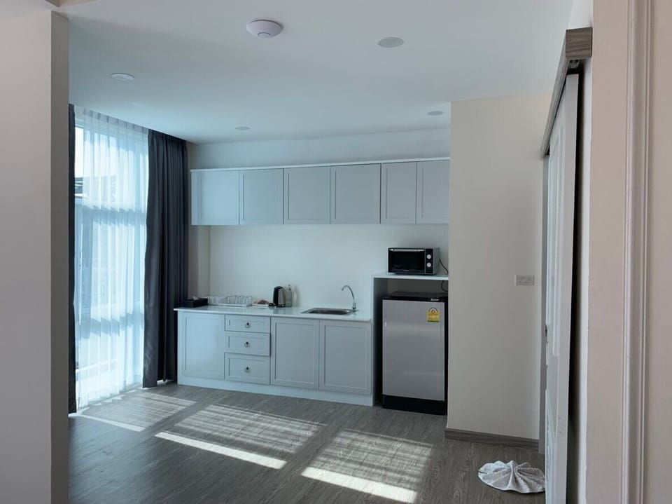 Family Duplex Suite (No Elevator) | Living area | 42-inch Smart TV with cable channels