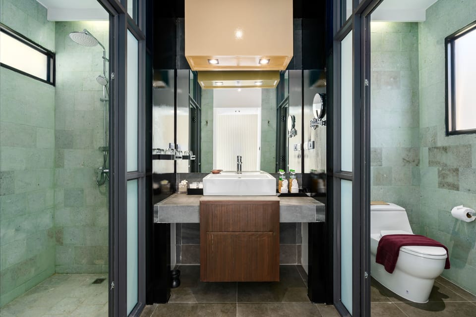 Beachfront Pool Villa | Bathroom | Eco-friendly toiletries, hair dryer, bathrobes, slippers