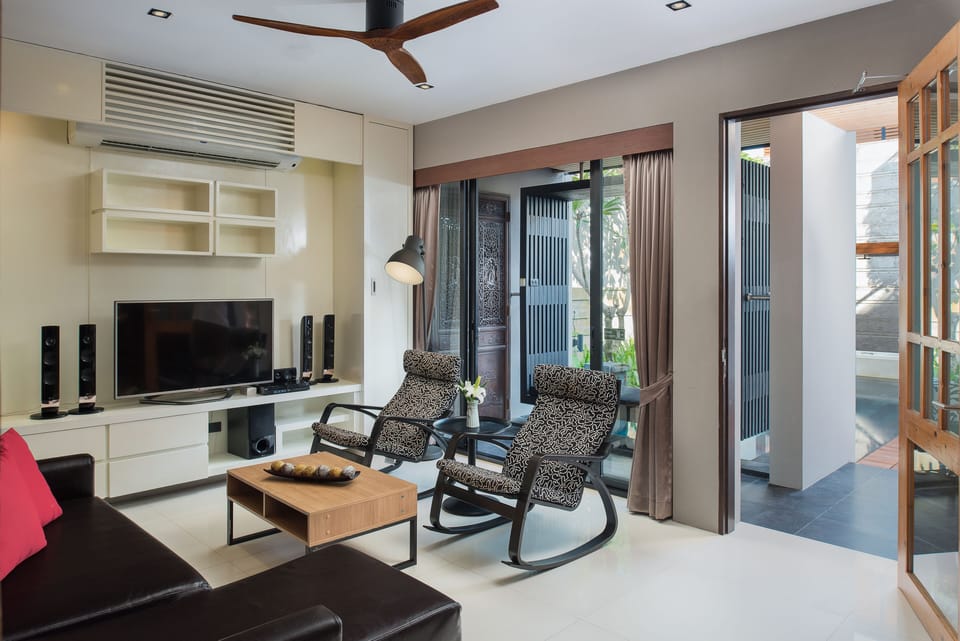 2 Bedroom Pavilion Pool Residence | Living room | 32-inch Smart TV with satellite channels