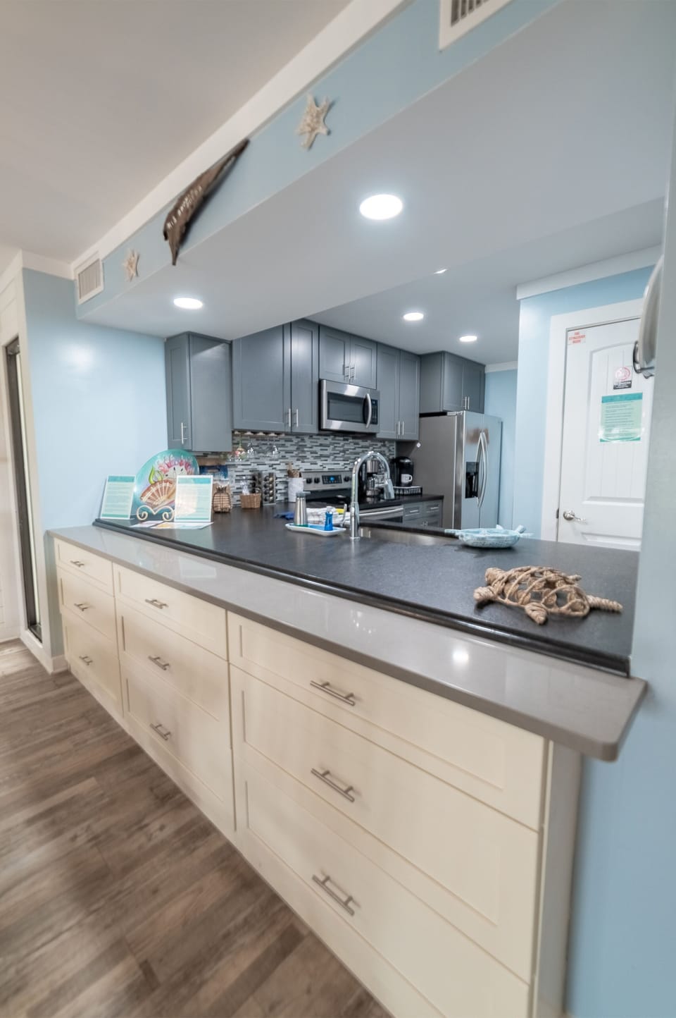 Your ultra modern kitchen has large drawers that contain all dishes and serving pieces