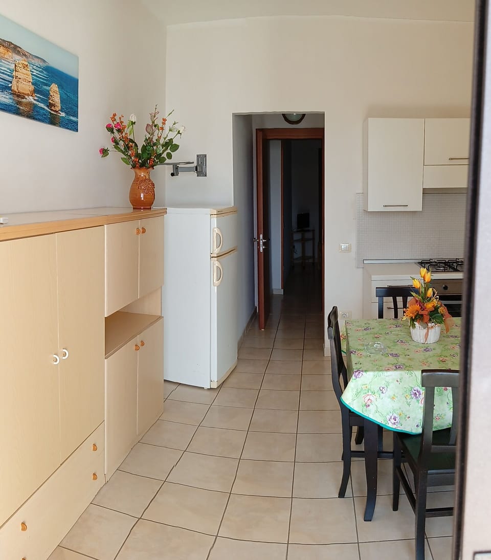 Basic Condo | Private kitchen | Fridge, oven, stovetop, espresso maker