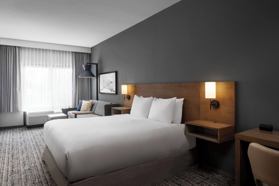 Room, 1 King Bed, Accessible, Bathtub | Premium bedding, down comforters, in-room safe, desk