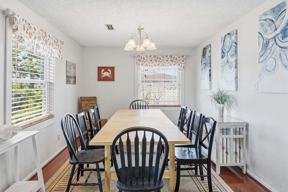 Top-Level Dining Room with Table (seats 8)