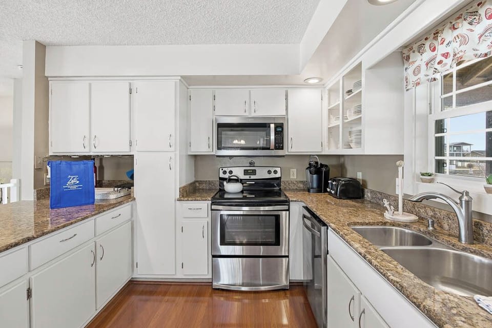 Top-Level Kitchen with Bar (seats 2)