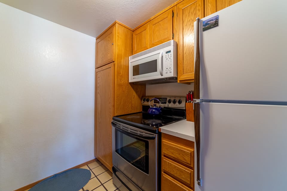 Kitchen has electric stovetop.