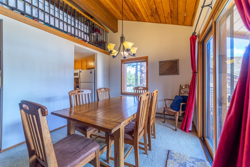 Dining room table w/ seating for 6.
