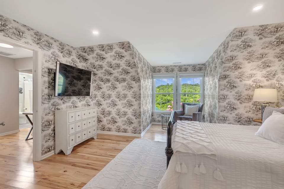 Fox Hunt Suite