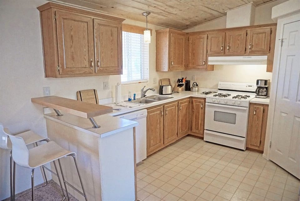 Fully equipped kitchen with pantry