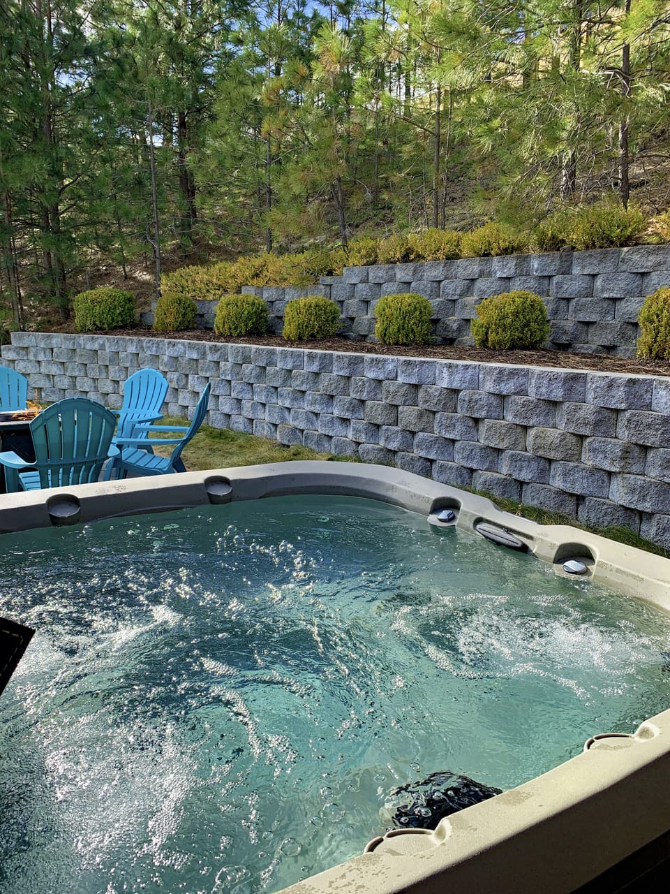 Jetted HOT Caldera SPA is designed for 6 persons.