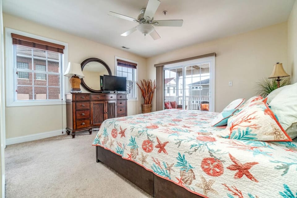 Bedroom 4, king bed, sliding doors to porch, private bathroom