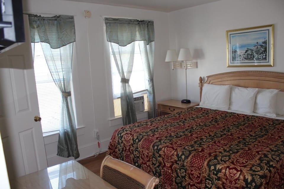 Standard Room | Iron/ironing board, free WiFi, bed sheets