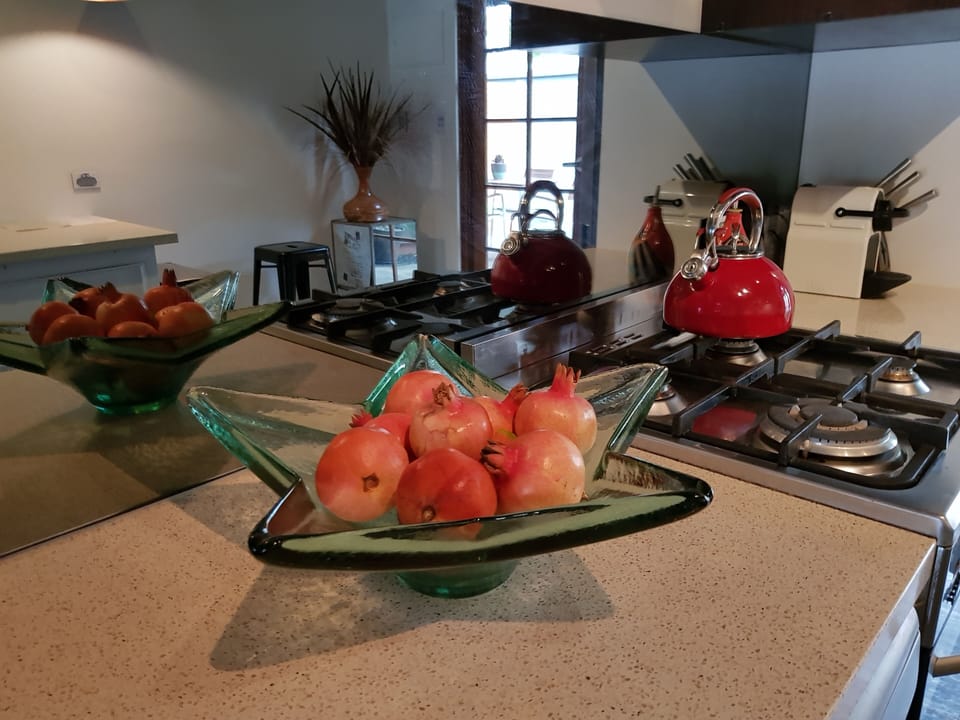 Irongate Studio | Private kitchen | Oven, stovetop, dishwasher, coffee/tea maker