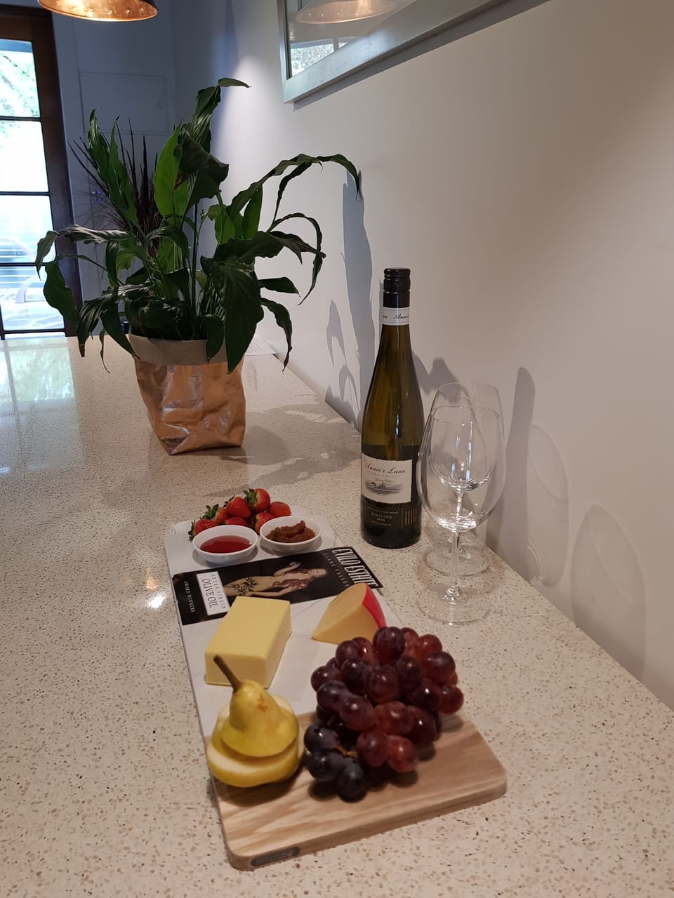 Irongate Studio | Private kitchen | Oven, stovetop, dishwasher, coffee/tea maker