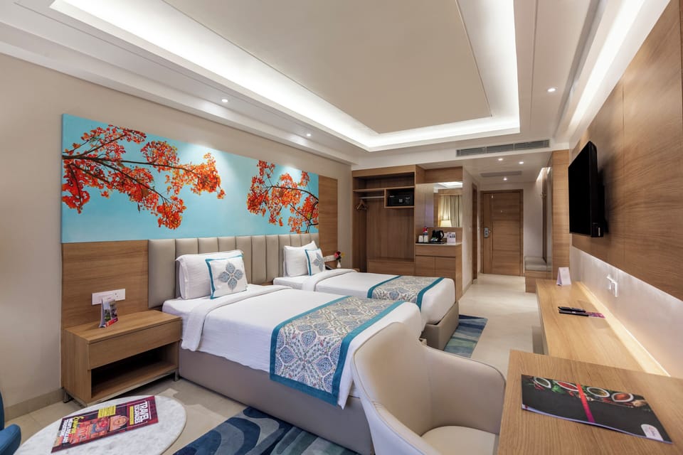Business Class Room | Egyptian cotton sheets, premium bedding, minibar, in-room safe