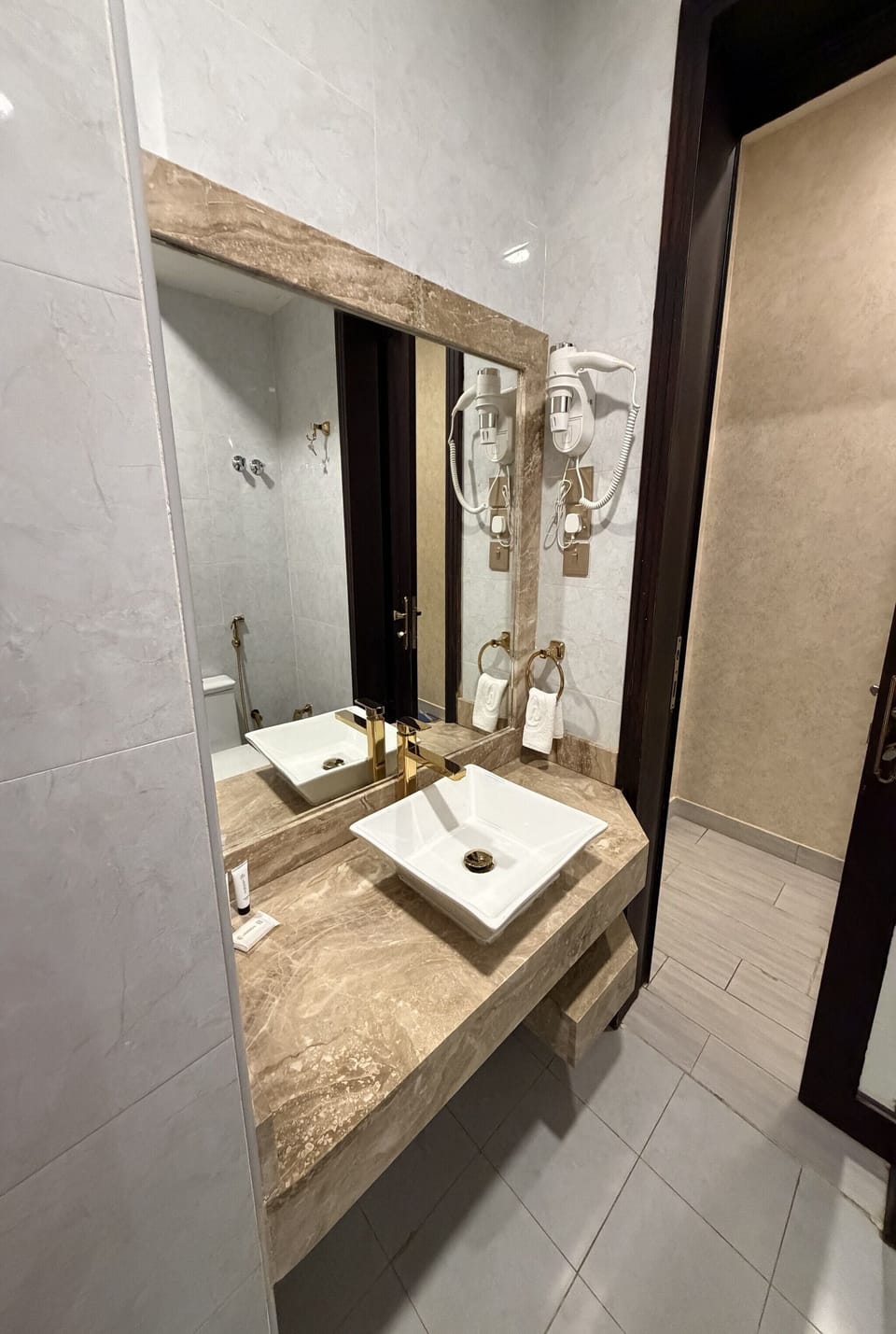 Superior Suite | Bathroom | Shower, free toiletries, towels, soap