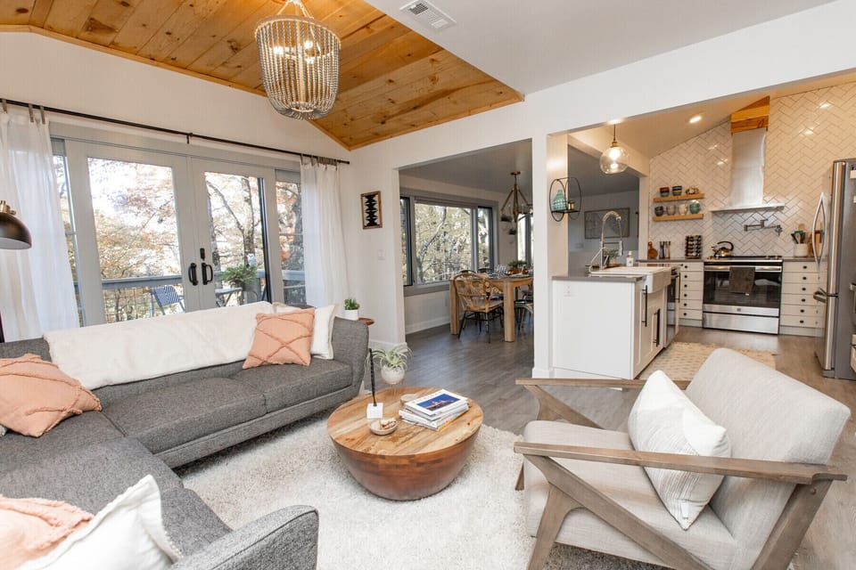 Living room/kitchen/dinning room