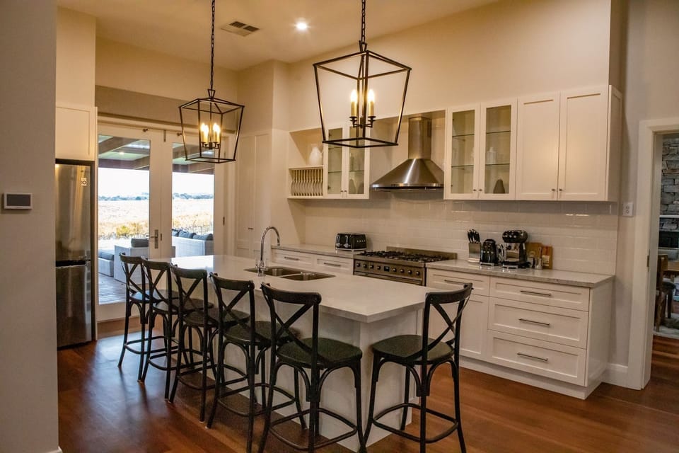 Fine Acres Estate - Kitchen with island bench - 'Indelicato' Suite
