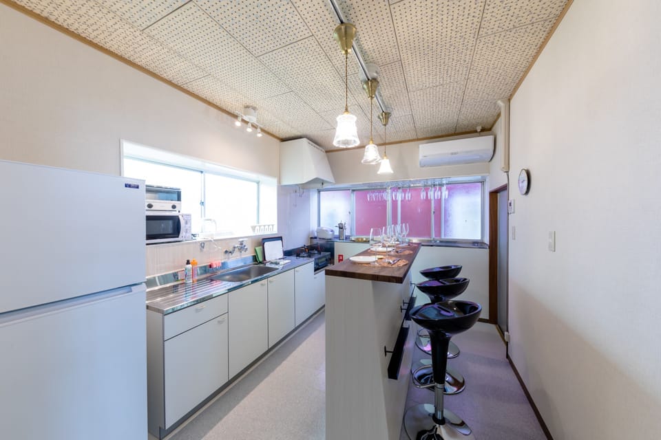House, Non Smoking | Private kitchenette | Fridge, microwave, stovetop, cookware/dishes/utensils