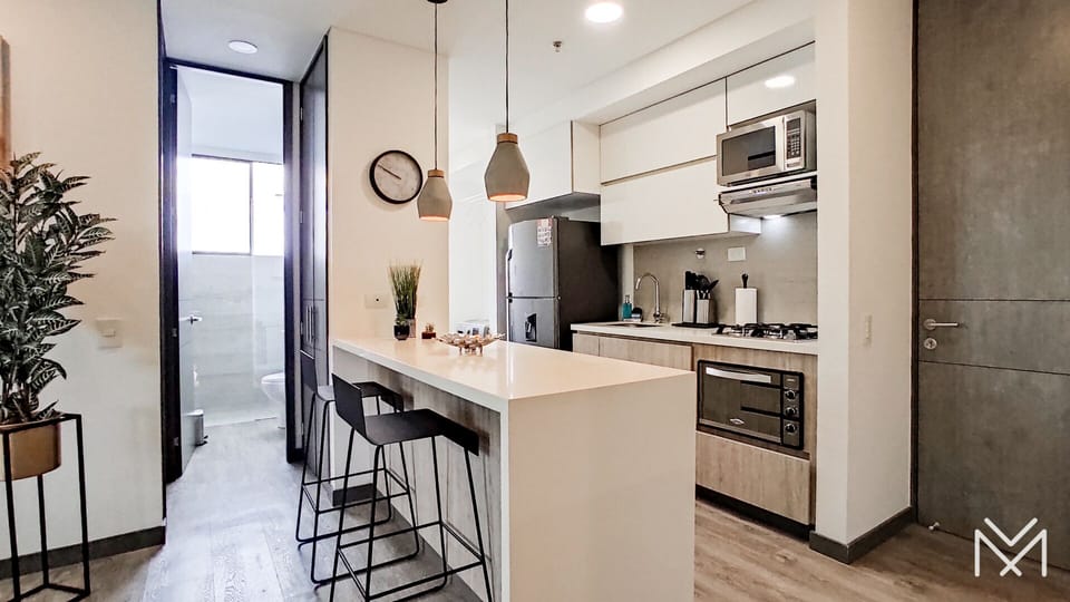 KITCHEN AND BAR